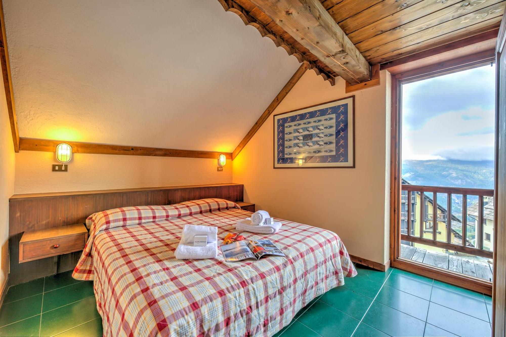 Grange Hike & Ski Sestriere Apartments Room photo